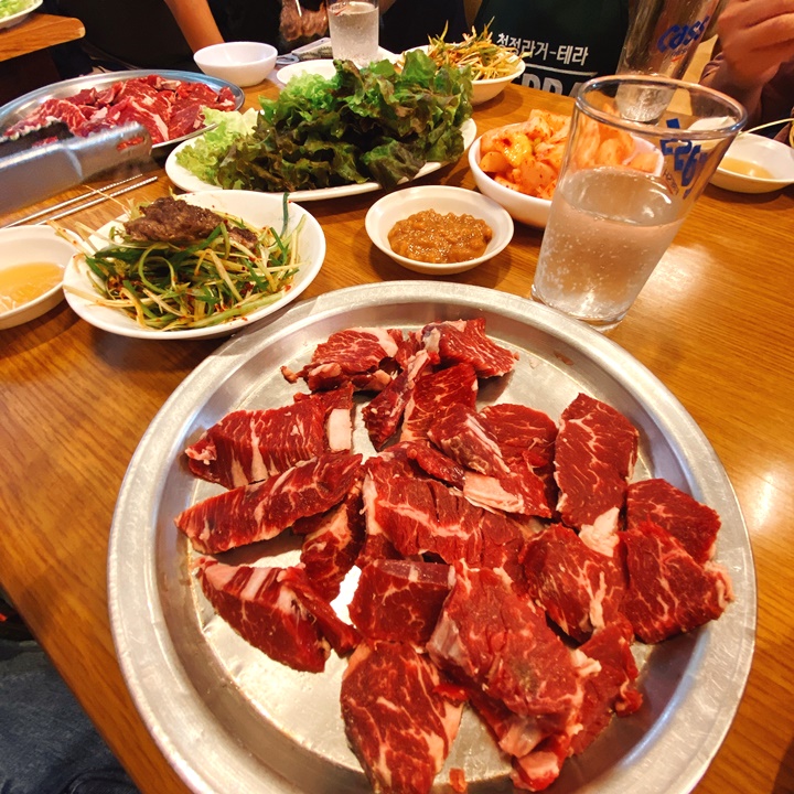 令人念念不忘的鐘路五街人氣韓國烤肉+牛骨湯麵套餐-首爾食堂(서울식당)!